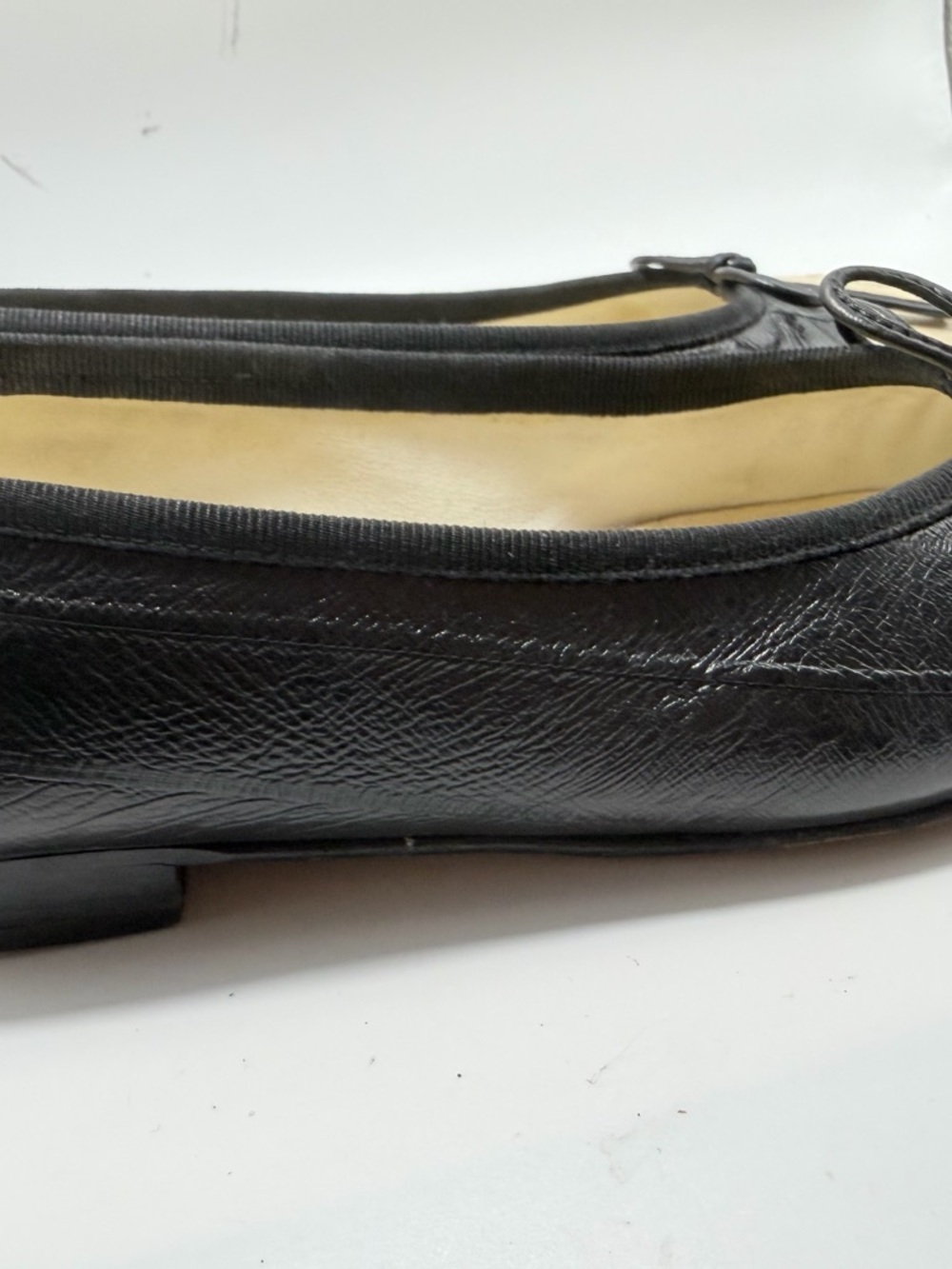 CHANEL Black and Cream Leather Cap-Toe Ballet Flats with CC Logo - Picture 3 of 16